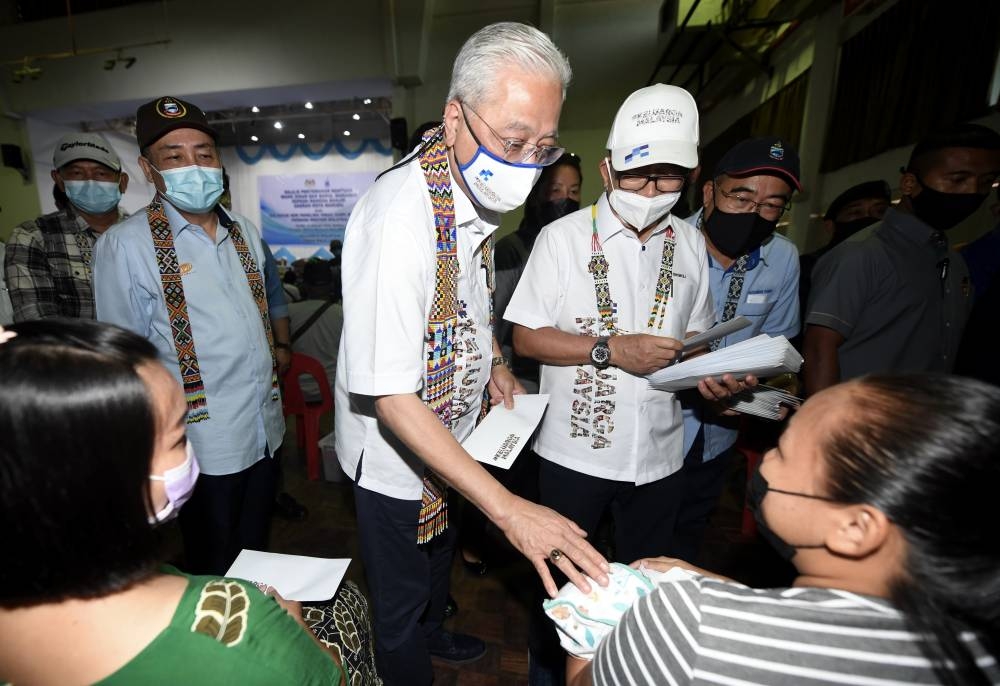 Prime Minister Datuk Seri Ismail Sabri Yaakob urge all quarters to give space to authorities to investigate Azam Baki thoroughly before jumping to conclusions. -- Bernama Photo.