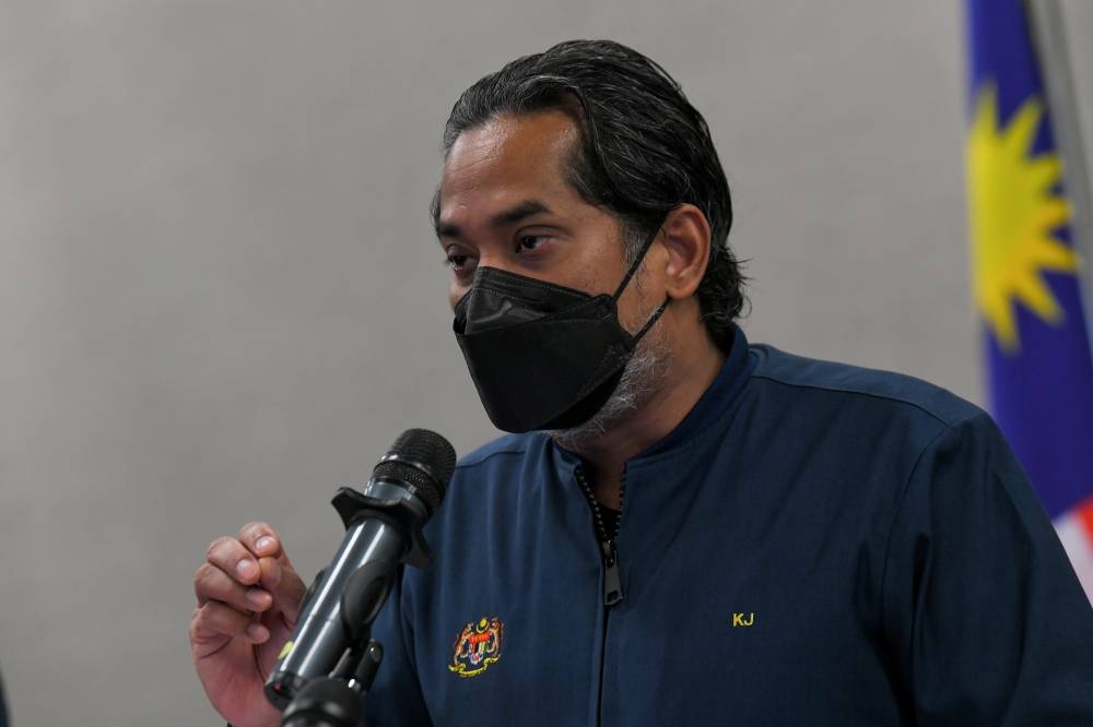 Health Minister Khairy Jamaluddin said Malaysian can ill afford another Covid-19 lockdown -- Bernama Photo.