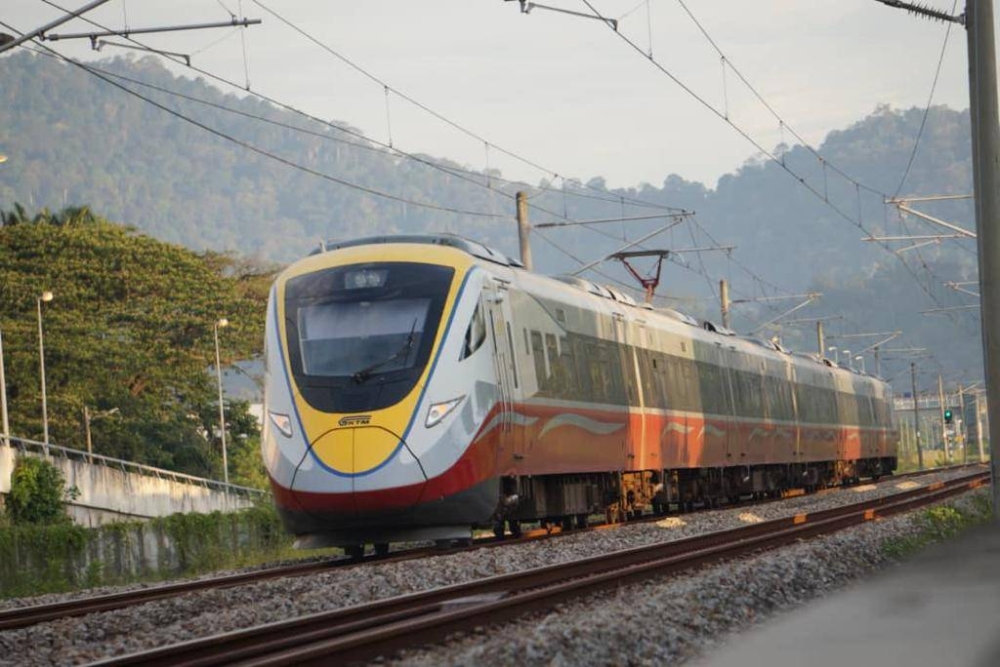 The Ekspres Rakyat Timuran train service from Tumpat, Kelantan to Johor Bahru, Johor today is operating as usual according to schedule. - FILE PIX