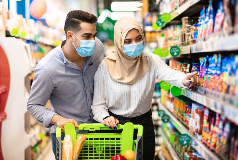 MASYARAKAT jangan meremehkan kepentingan sijil halal dan harus bersama-sama memastikan kredibiliti pensijilan ini terus terpelihara demi kebaikan kita bersama. -Foto: CANVA